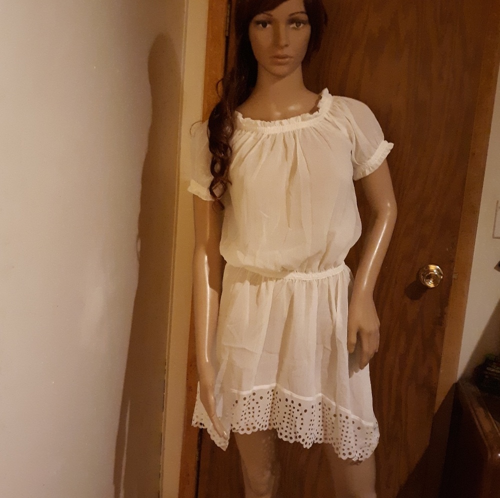 Cute White Ruffle Crochet Mini Dress Sz M Cover-up